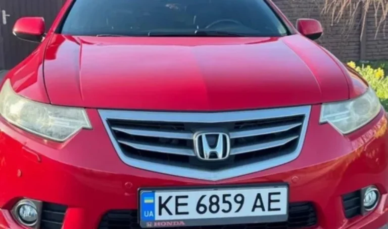 Майже не їздила: у Дніпрі продають Honda Accord VIII з мінімальним пробігом (фото)