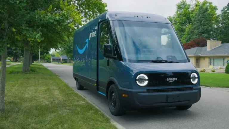 Amazon придбав понад 10 000 електричних фургонів Rivian за півроку: що далі