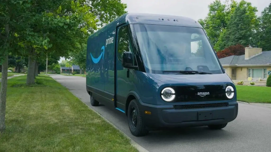 Amazon придбав понад 10 000 електричних фургонів Rivian за півроку: що далі