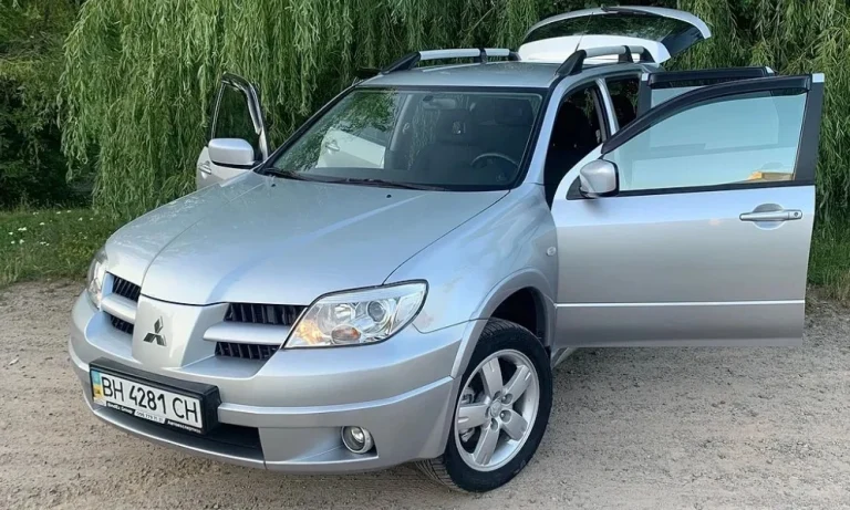 Рідкісна знахідка на вторинному ринку: Mitsubishi Outlander 2008 з малим пробігом (фото)