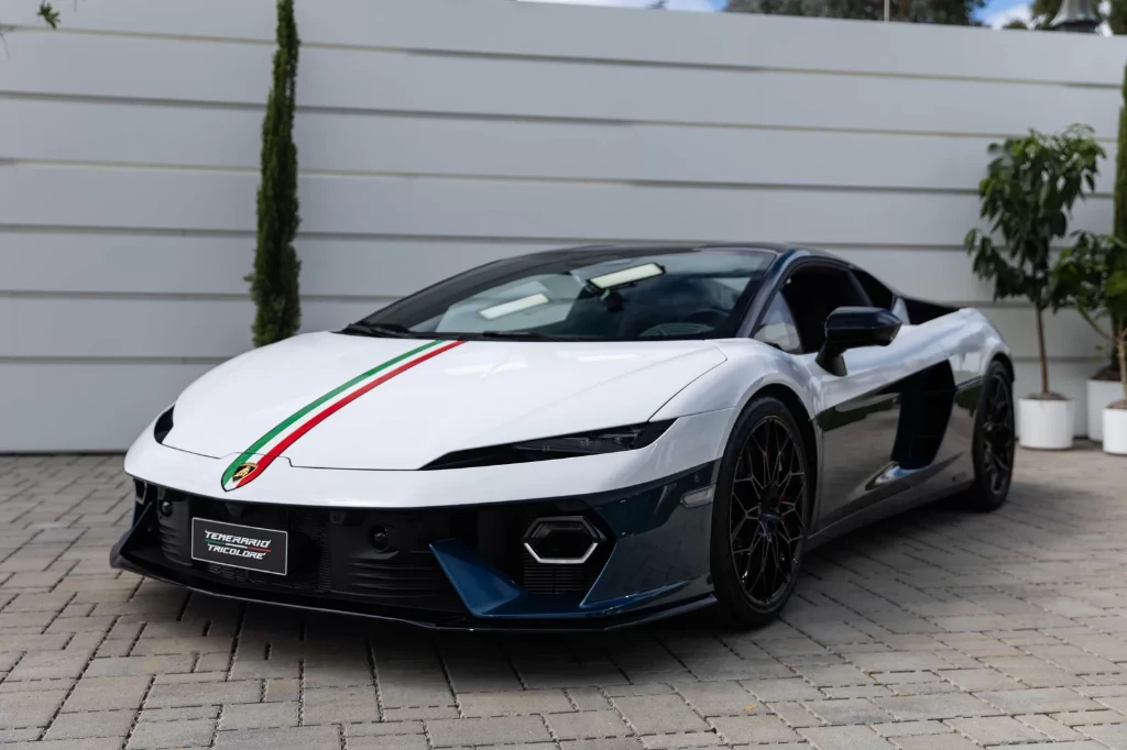 “Італійський” гібридний суперкар Lamborghini Temerario показали офіційно