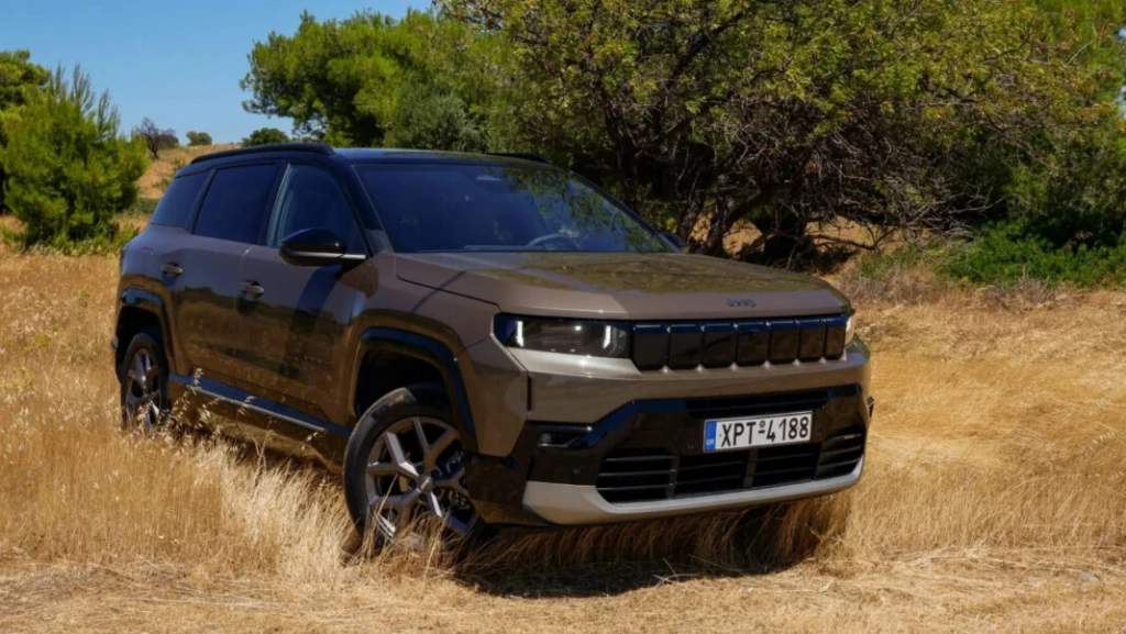 Новий Jeep Compass отримав брутальний дизайн і просторий салон, але є один важливий нюанс