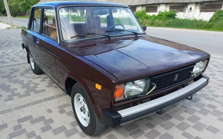 ВАЗ-2105 із пробігом 3700 км: 40-річну радянську капсулу часу продають у Києві (фото)