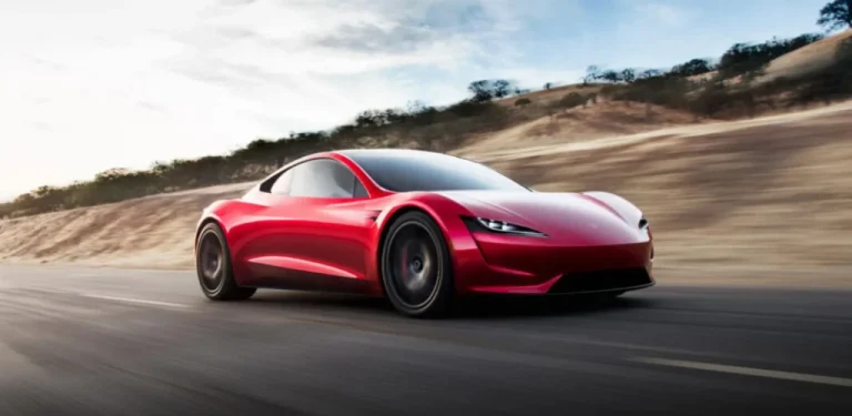 Новий Tesla Roadster знову обіцяють «дуже скоро»: про прем’єру заговорив головний дизайнер компанії