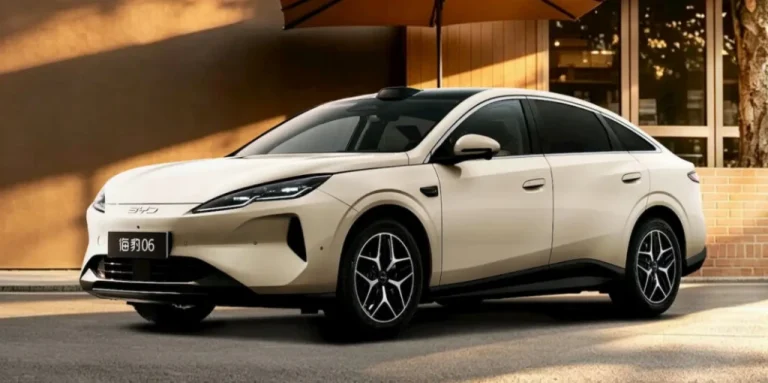 Новий електроседан BYD майже такий самий великий, як Tesla Model 3, але вдвічі дешевший