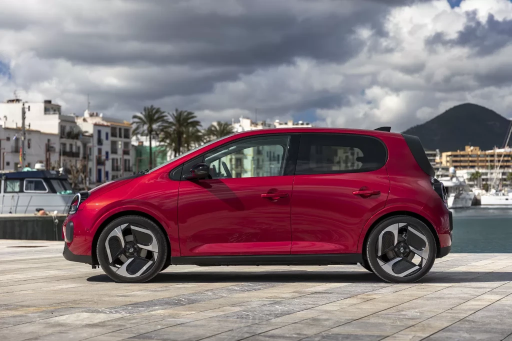 Nissan анонсував доступний електромобіль: перші деталі
