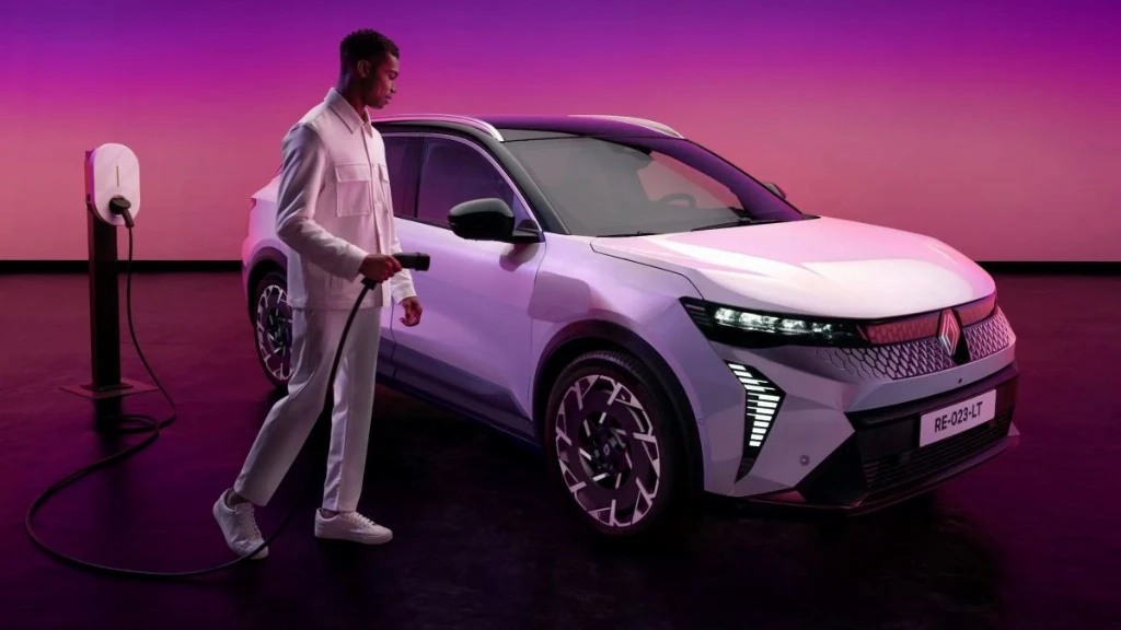 З безкоштовним інтернетом: електричний Renault Scenic помітно оновили