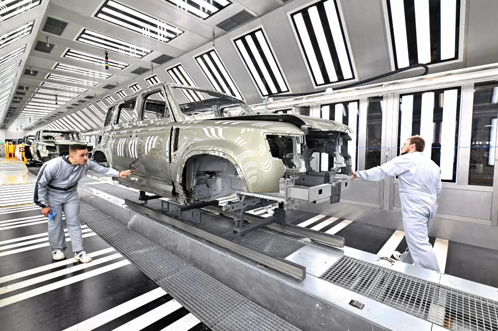 З надією на електромобілі: Jaguar Land Rover розкрив деталі виходу з кризи