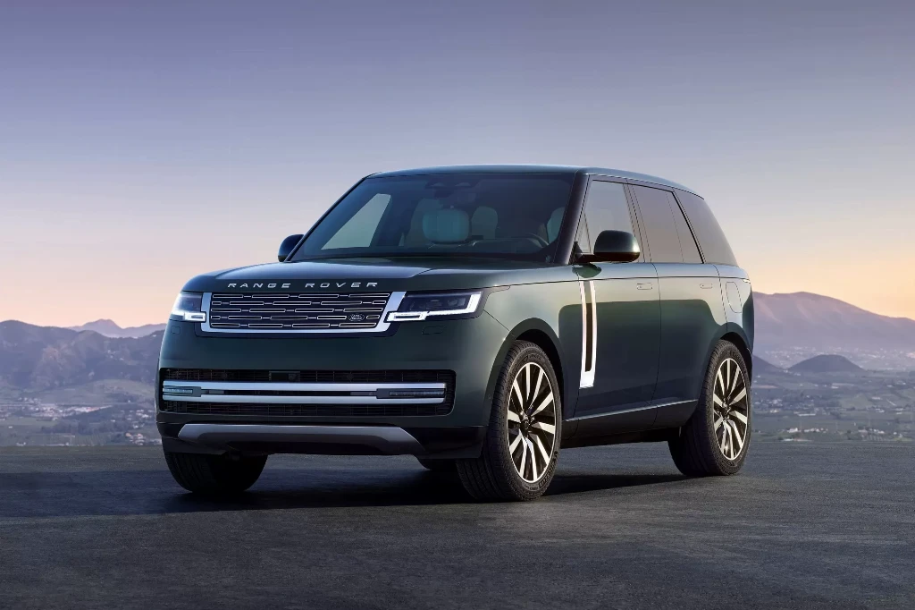 Range Rover представив свій перший електромобіль: 550 к.с., 598 км запасу ходу і зарядка за 22 хвилини