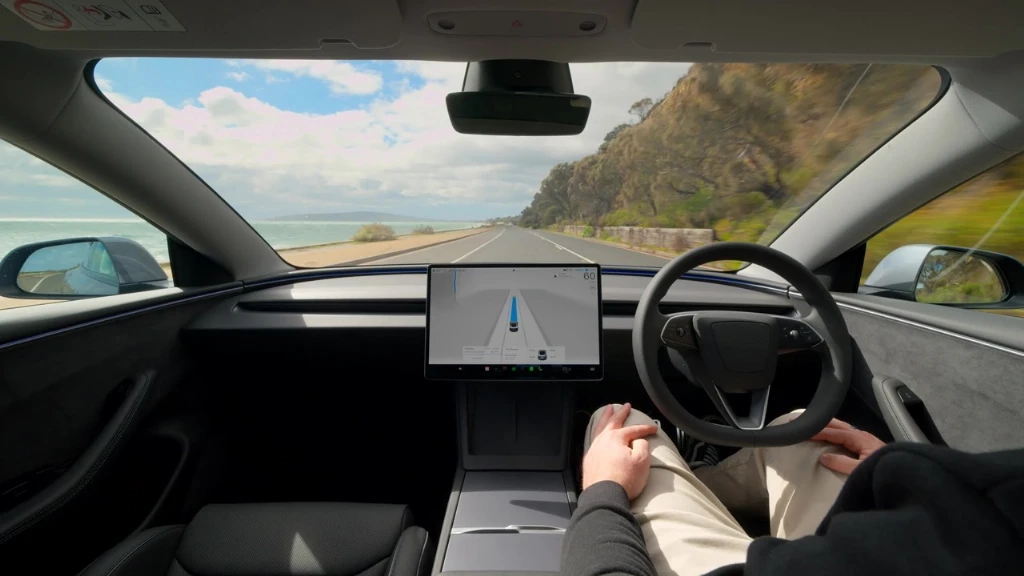 Власникам Tesla надають знижки на страховку за використання автопілота: як це працює